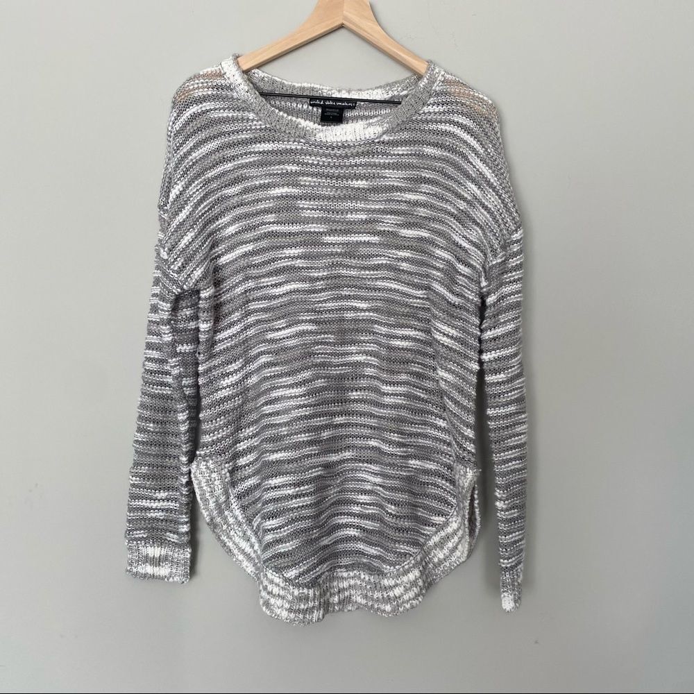 Large United States Sweaters Gray White Silver Open Knit Curved Hem Crew
